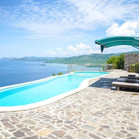 Hotel Theodor At Labuan Bajo Exterior foto