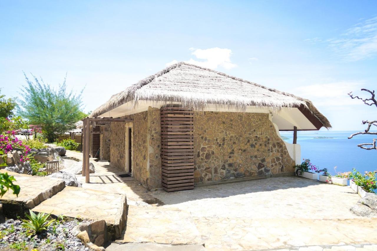 Hotel Theodor At Labuan Bajo Exterior foto